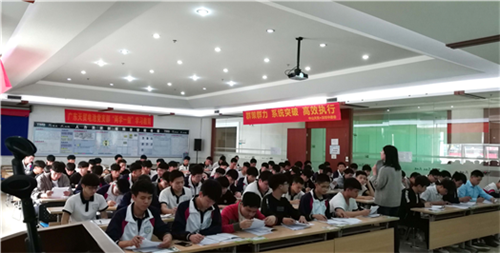 學子外出實習全程動態(tài)跟蹤管理，工貿(mào)在你的就業(yè)路上繼續(xù)護航！