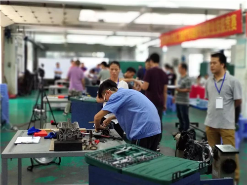 提升職業(yè)技能 展現(xiàn)學(xué)生風(fēng)采——市級(jí)汽車(chē)維修競(jìng)賽